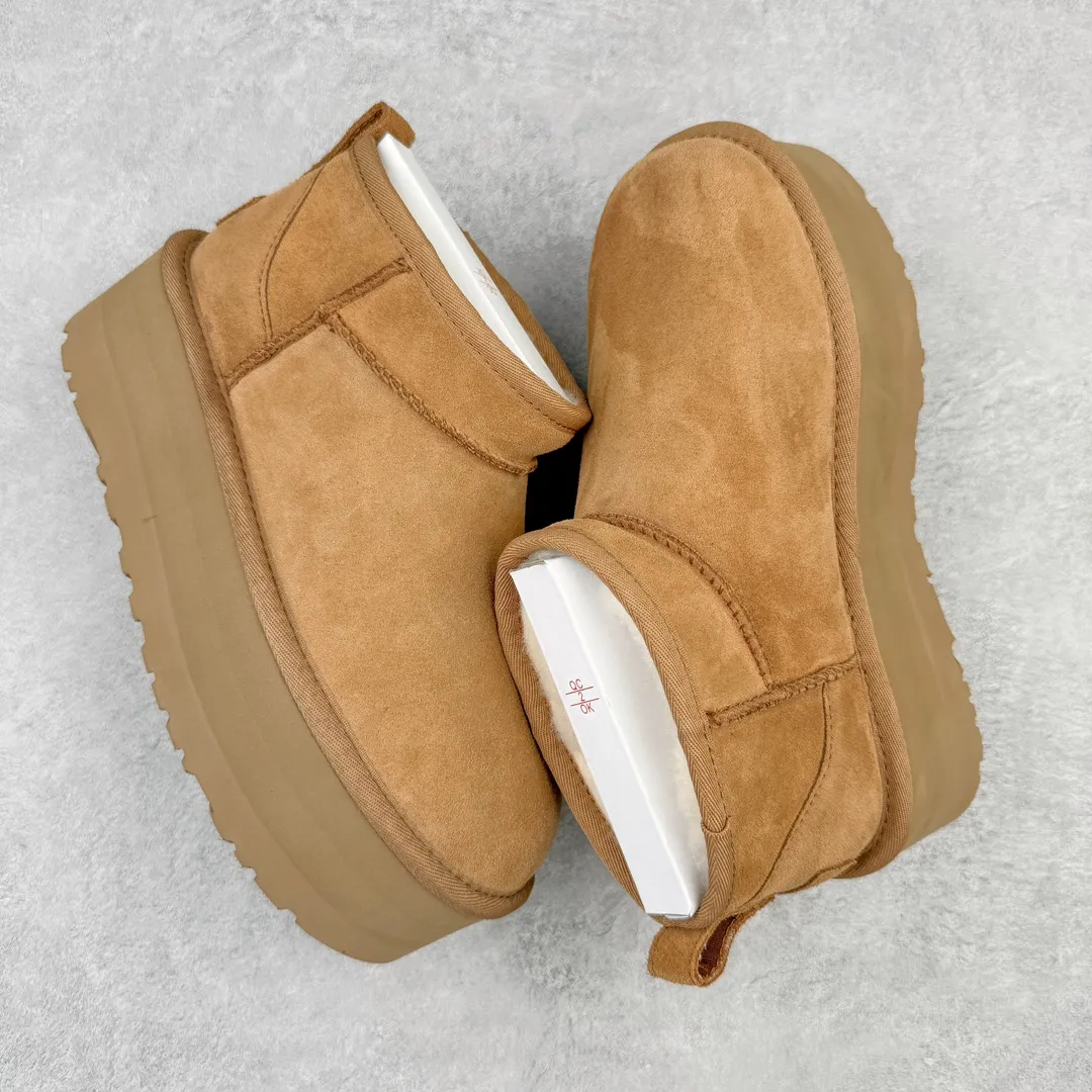 Pick up locally💰520 UGG 5092 Zhou Dongyu Mini thick-soled autumn and winter sheep fur integrated snow boots. All shoes are made from the same factory as ZP. Longfeng A-grade Australian imported sheep fur integrated women's boots. Brand OEM production line. Fully follow the ZP process. OEM original pattern maker. Adhering to the principle of no original shoes and no development selection. Pay attention to every detail. The most authentic version on the market. TREADLITE "Light Wing" technology outsole. Lightweight/durable/flexible/pile size: 35 36 37 38 39 40 41 42 Coding: by2936090